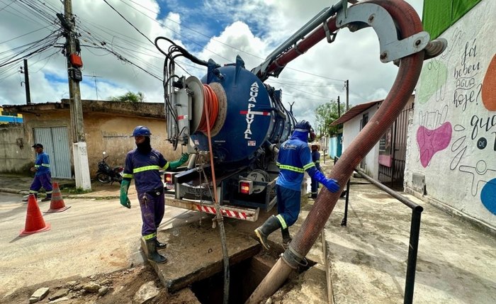 Em outubro, foram retiradas mais de 400 toneladas de entulho do sistema de drenagem
