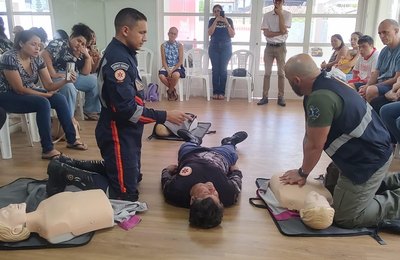 Samu leva noções de primeiros socorros a instituição que atende pessoas com Síndrome de Down