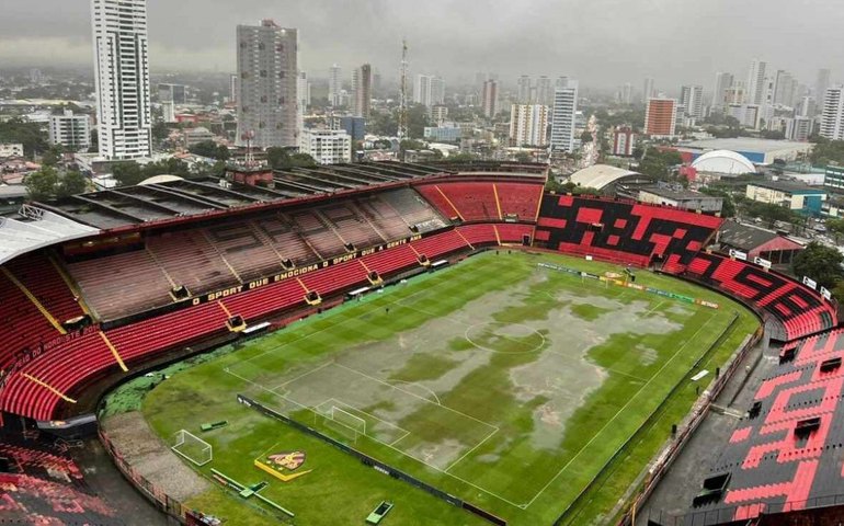 Com campo encharcado, Sport e CRB é adiado para terça-feira pela Série B