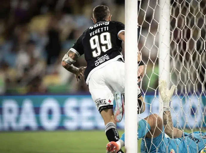 Rayan e Vegetti decidem e Vasco sai em vantagem na Copa do Brasil