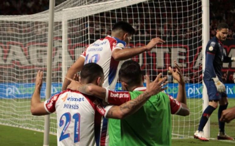 Fortaleza vence duelo direto contra Atlético-GO e deixa a lanterna do Brasileirão
