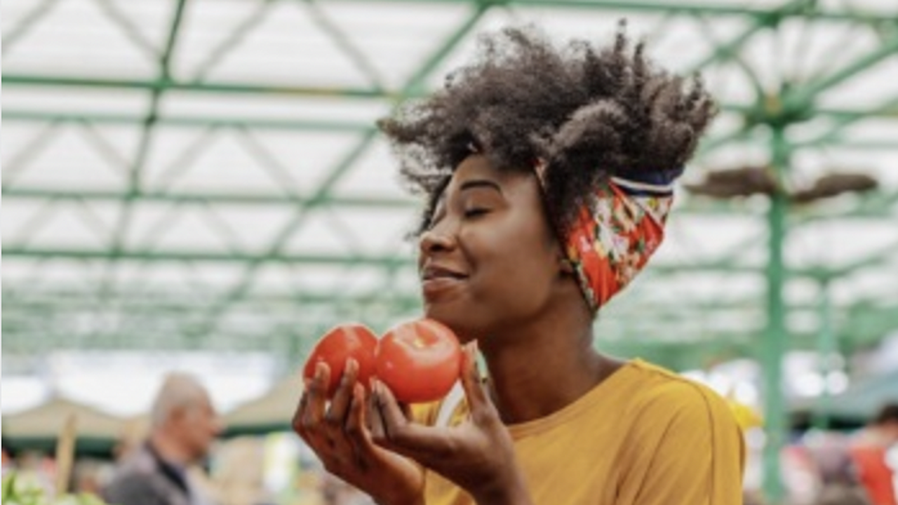 Consumidores que recebem benefícios de alimentação extrapolam os gastos