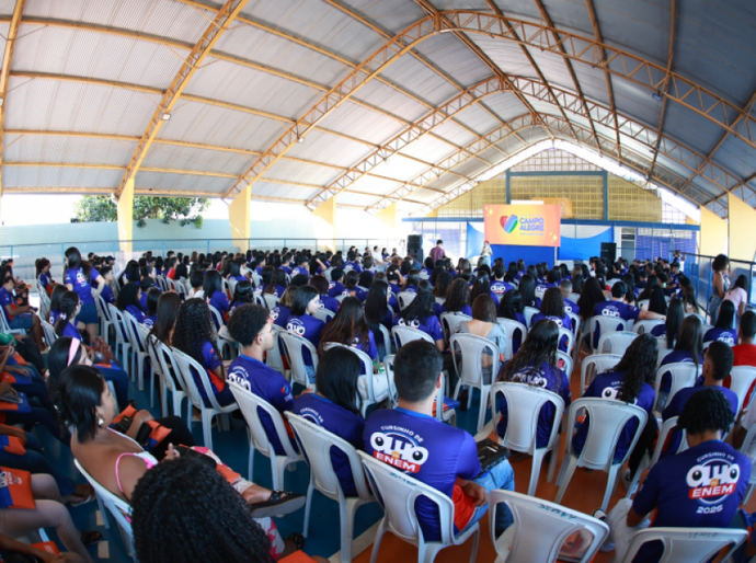 Campo Alegre: mais de 300 estudantes participam da aula inaugural do cursinho de Olho no Enem 2025