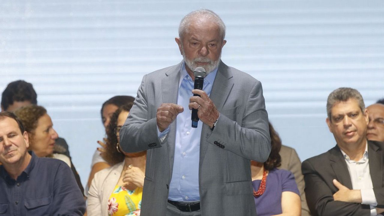 Lula diz que Arthur Lira sempre será adversário, mas que precisa dele, após deputado ser vaiado no RJ