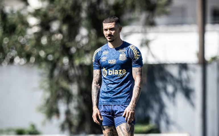 Alison volta a atuar pelo Santos após 11 meses de grave lesão no joelho em jogo-treino