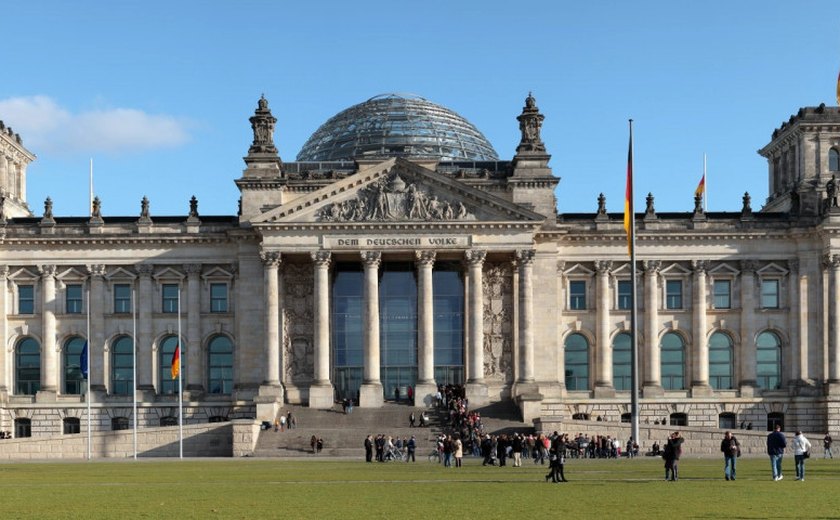 Parlamento alemão aprova barateamento de transporte público por 3 meses
