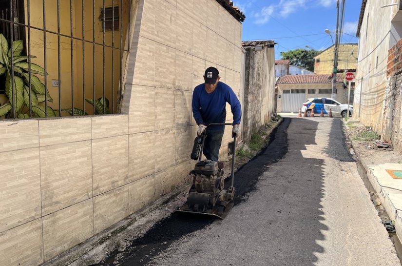 Operação Tapa-Buraco atende 35 bairros e realiza 784 intervenções em fevereiro