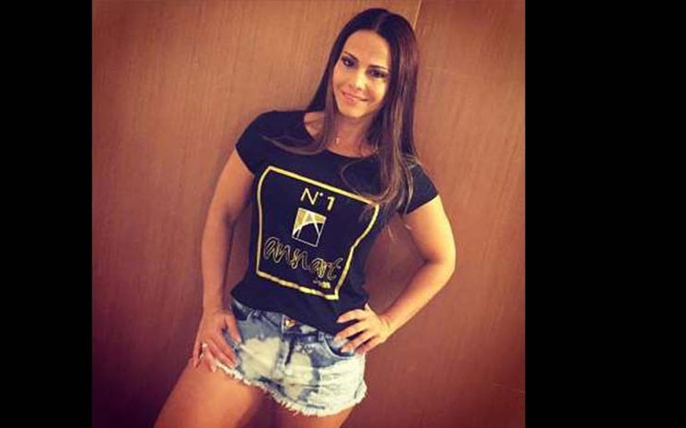 Grávida, Viviane Araújo recebe homenagem da Salgueiro