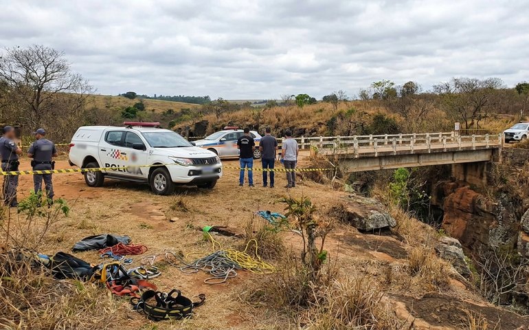 Seis pessoas são presas após morte de jovem em salto de rope jumping