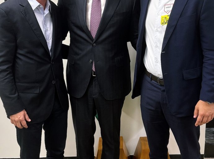 Junior Menezes mantém diálogo aberto em Brasília, reforçando parcerias e buscando recursos para União dos Palmares