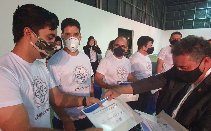 Projetos Recomeçar e MP Empoderador certificam adolescentes e voluntários, em Arapiraca