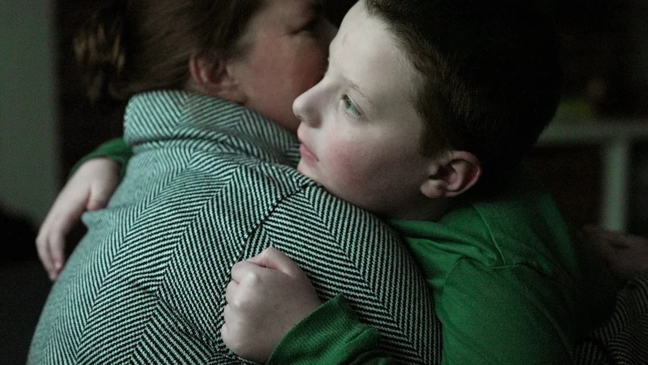 Enquanto algumas pessoas pressionam para que o autismo profundo seja reconhecido como um diagnóstico próprio, esta família está criando gêmeos com a condição.