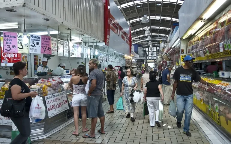 Sentimento do consumidor nos EUA cai a 55,4 em setembro, mostra preliminar