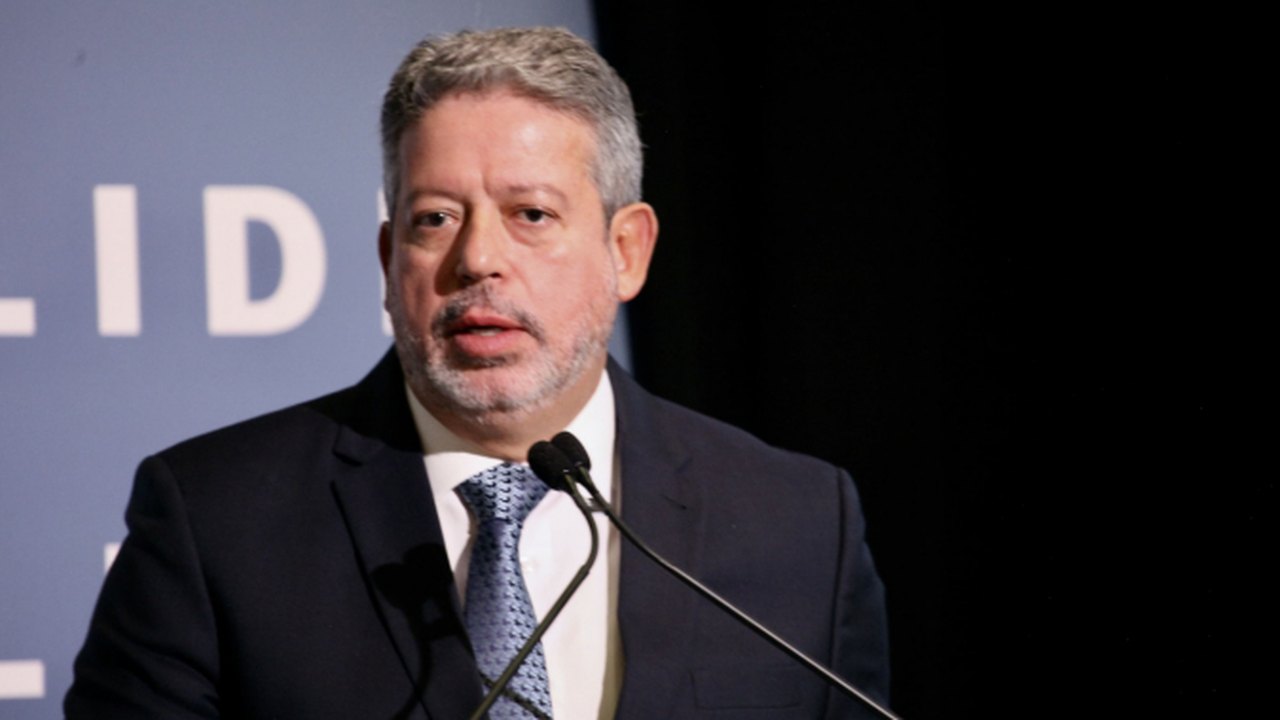 Arthur Lira dá uma ducha fria no PT e enxerga direita favorita para voltar à presidência em 2026