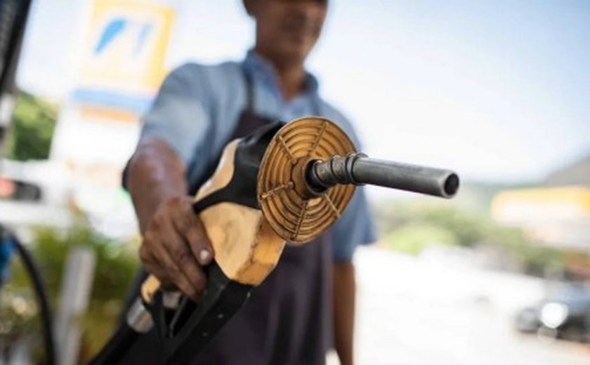 Gasolina mais barata e etanol mais caro nas viagens de fim de ano