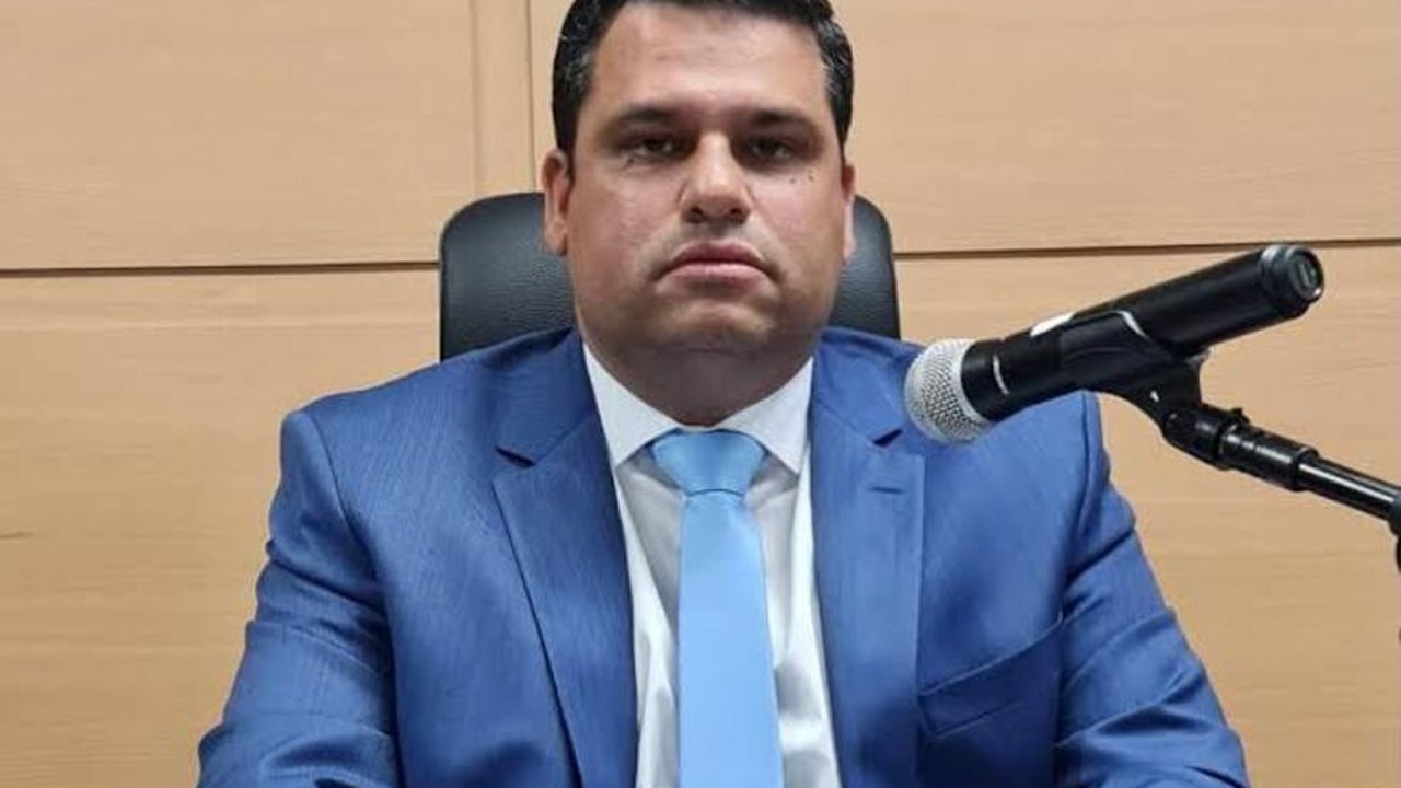 Thiago ML descumpre decisão do presidente do TJ e comanda sessão da Câmara de Arapiraca