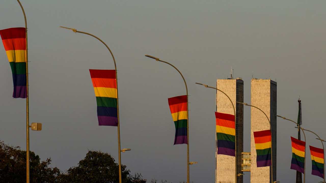 Candidaturas LGBT+ atingem recorde em 2026 e se diversificam entre os partidos