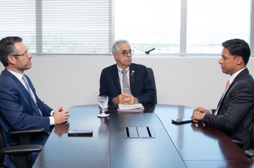 Presidente do TRE/AL recebe visita de cortesia do prefeito de Maceió