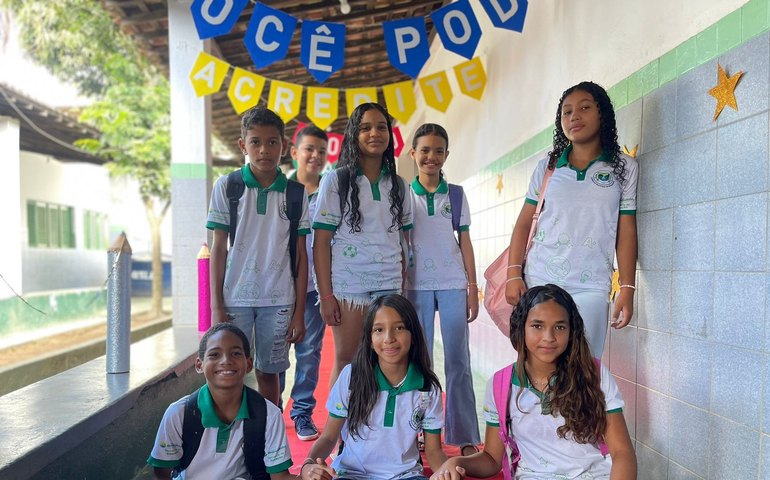 Alunos da rede municipal de Branquinha participam de provas do Saeb