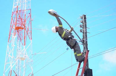 Prefeitura de Coruripe segue realizando manutenção na iluminação pública de todo o município