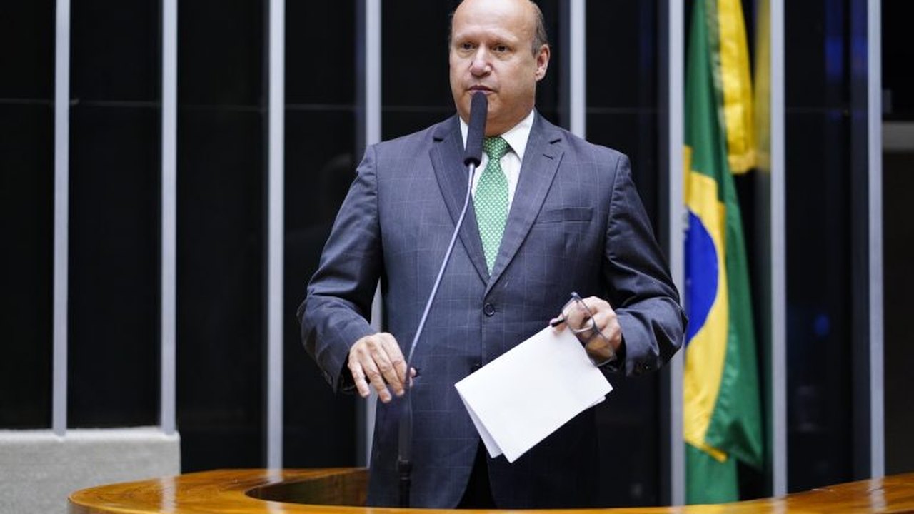 Comissão aprova projeto que torna obrigatória a indicação da qualidade da água das praias