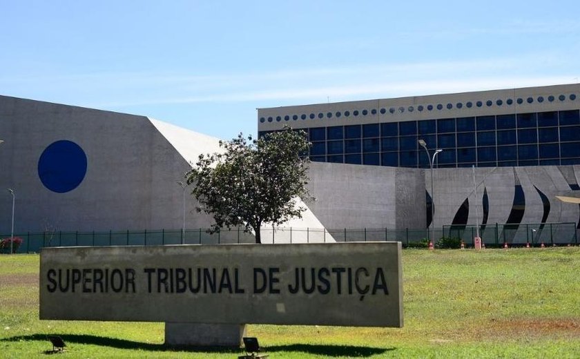 STJ suspende decisão do TJ-PR e restabelece direitos de deputado do Paraná