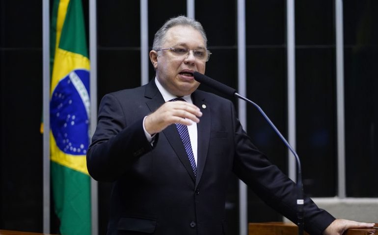 Projeto prevê contagem em dobro do tempo de trabalho de servidores civis da saúde que atuaram na pandemia