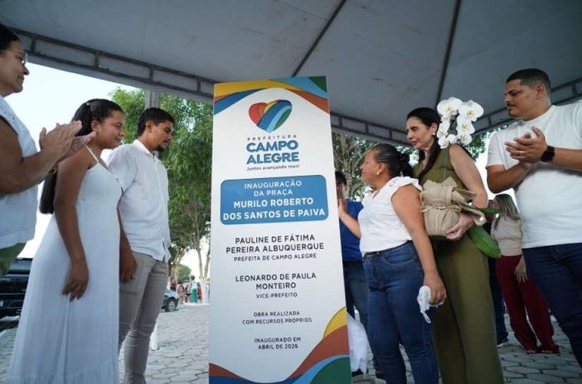 Prefeita Pauline Pereira inaugura pavimentação de mais uma rua e uma praça no povoado Chã da Imbira