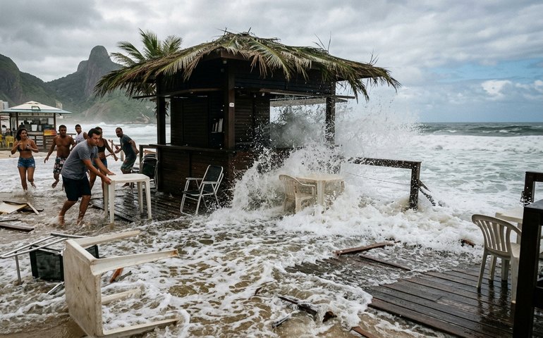 Onda invade quiosque e assusta clientes no Rio de Janeiro