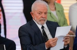 Lula defende regulação das redes sociais