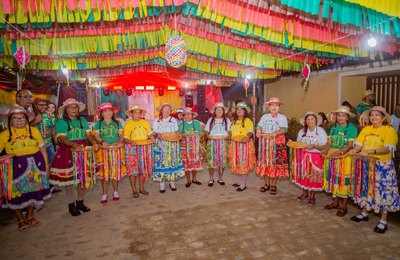 Na véspera de São João, cultura é exaltada nos arraiás comunitários de Arapiraca