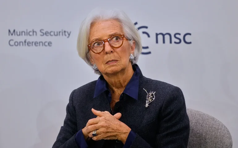 Lagarde alerta para riscos globais: tensões comerciais e guerra pressionam inflação