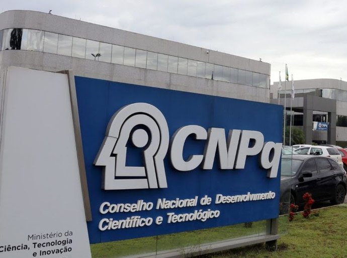 Governo do Brasil recompõe orçamento do CNPq e fortalece a formação científica nacional