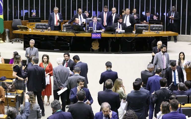 Câmara aprova projeto que autoriza Finep a assumir créditos de banco que falir