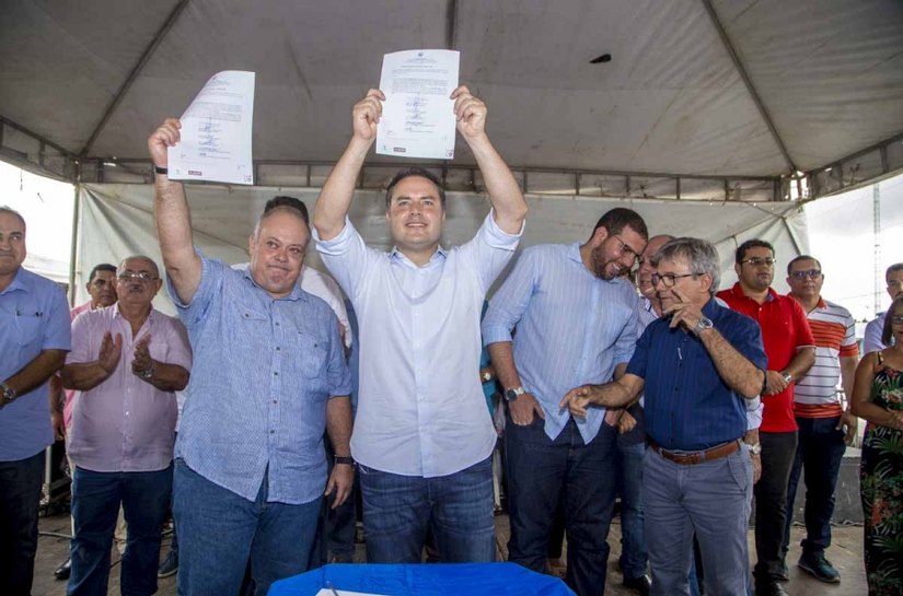 Renan Filho lança obra que vai duplicar a oferta de água à população de Messias