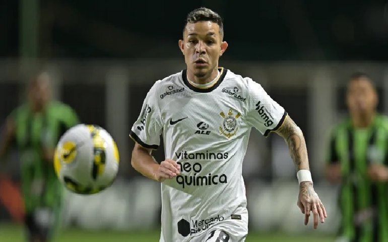 Adson renova com o Corinthians até 2025: ‘Agradeço a confiança em meu trabalho’