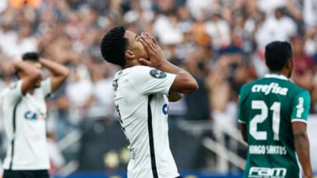 Do caixa ao campo, Corinthians vive turbulência generalizada