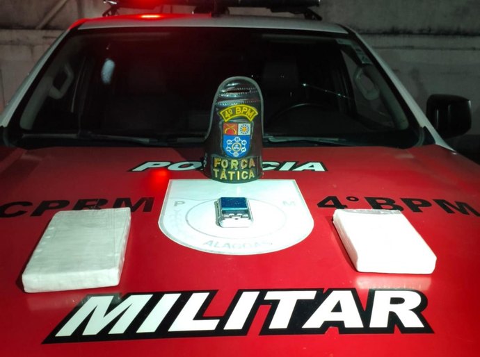 PM apreende 1,8 kg de cocaína em Maceió e revólver após disparos em Maravilha