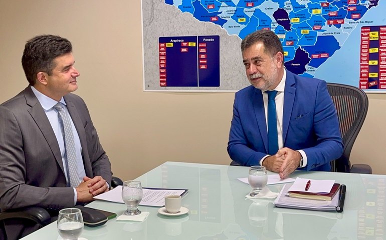 Rui Palmeira se reúne com procurador-geral de Justiça para tratar de denúncia sobre investimentos de R$117 milhões do Iprev no Banco Master