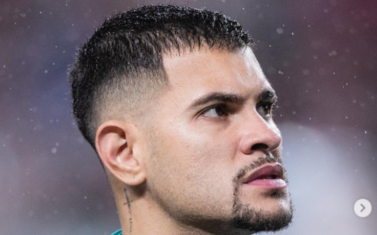 Bruno Guimarães diz viver melhor fase na seleção e reforça: 'Grupo ainda não está fechado'