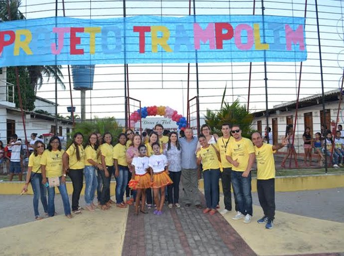 Projeto Trampolim empolga plateia no estádio Luizão em Atalaia