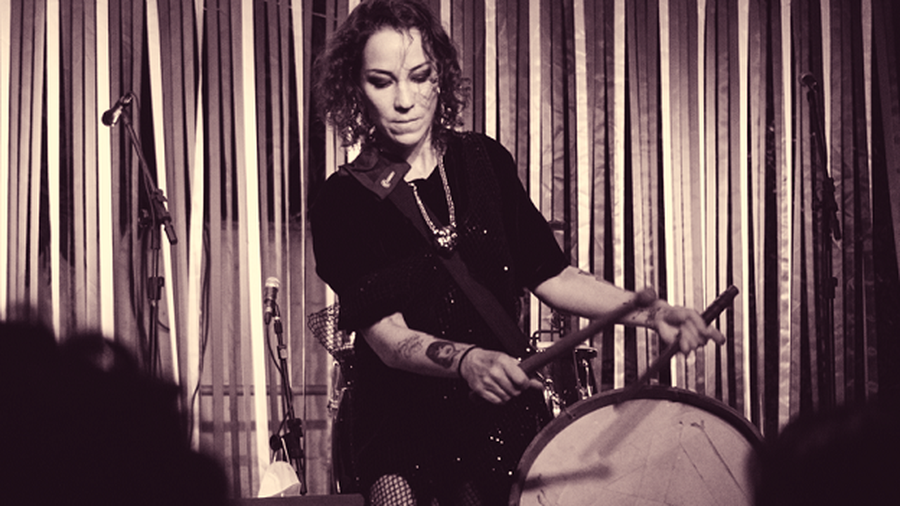 Karina Buhr leva seu som único ao Blue Note SP