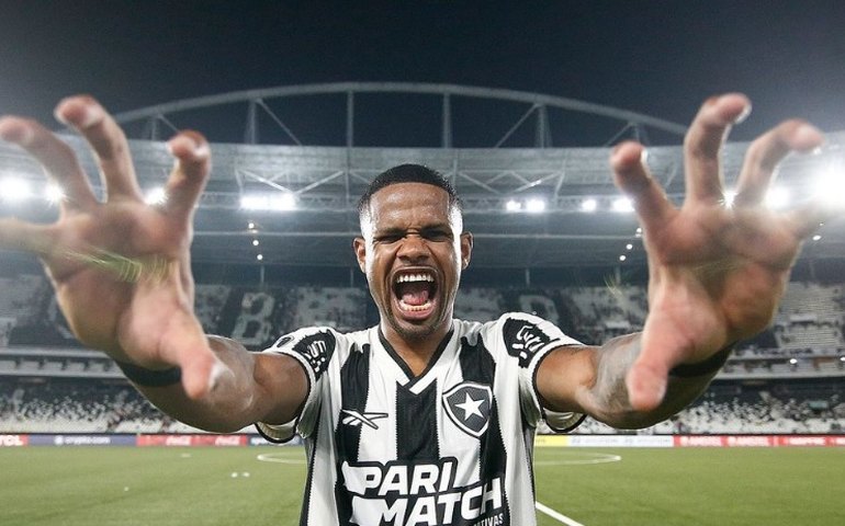 Em jogo com VAR de 10 minutos, Botafogo supera LDU e define futuro na Libertadores fora de casa