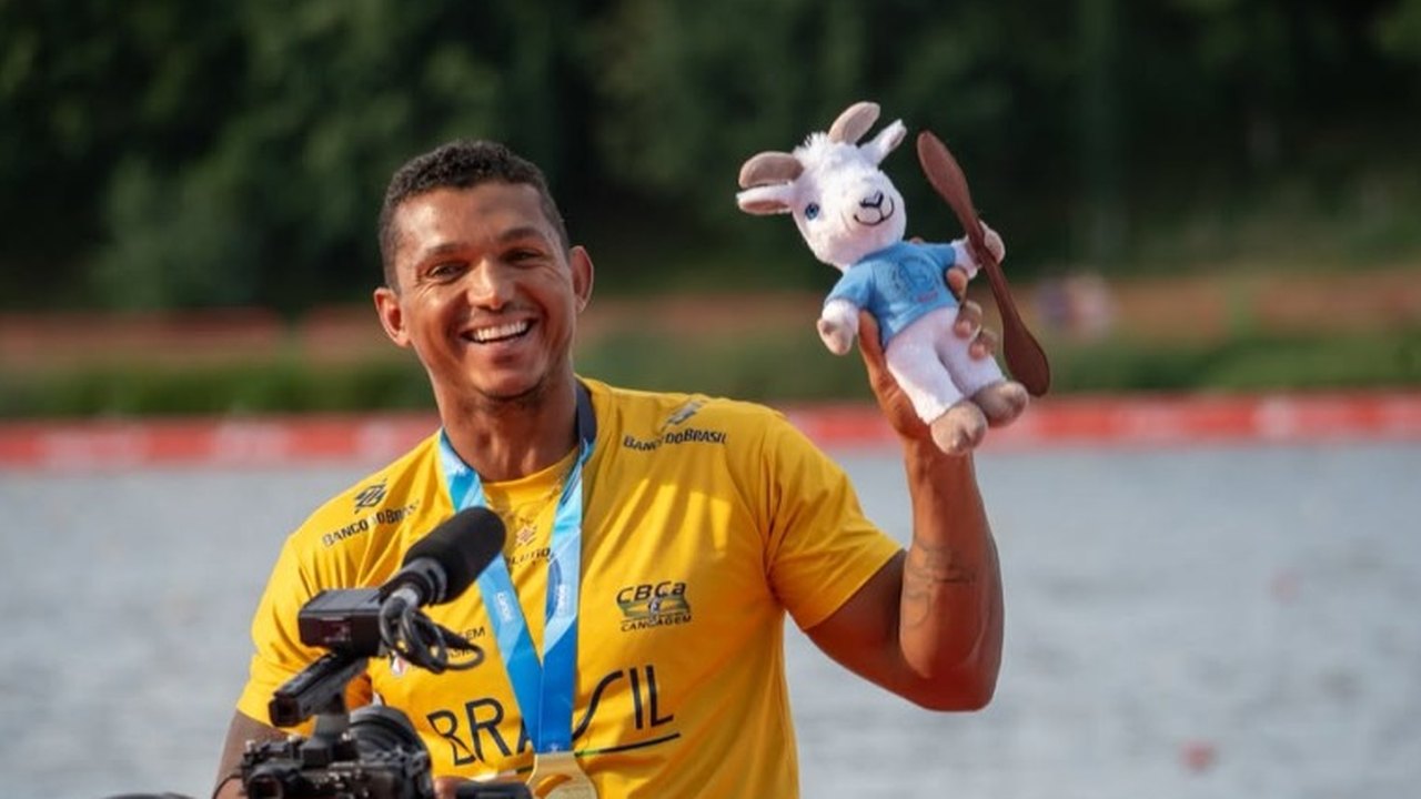 Isaquias Queiroz conquista medalha de ouro no Mundial de Canoagem
