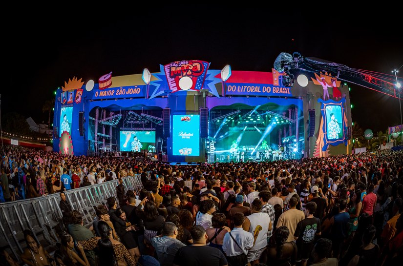 Luan Santana e Zezé Di Camargo & Luciano animam a segunda-feira do São João Massayó