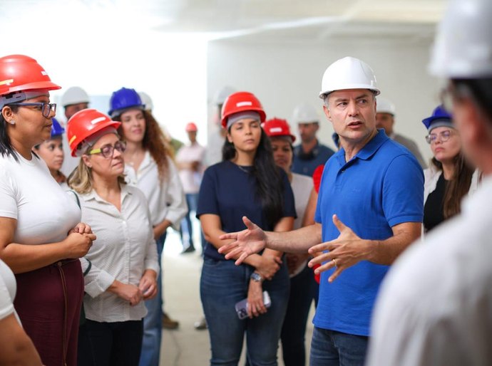 Renan Filho percorre grandes obras de saúde e mobilidade durante gravações em Maceió e Arapiraca