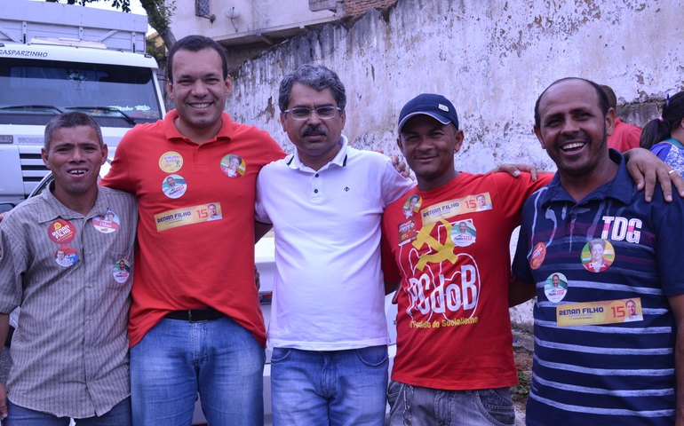 Professor Edvaldo faz caminhada pela feira de Água Branca