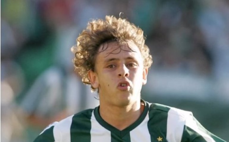 Coritiba oficializa retorno do lateral Rafinha, ex-São Paulo