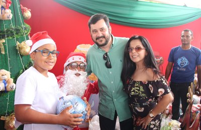 Sinturb marca presença no natal da Adefal    