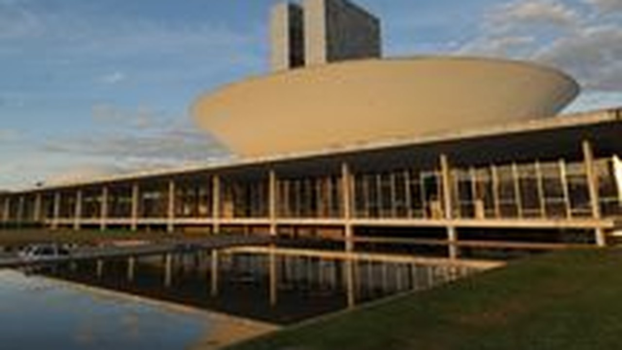 Câmara vai retomar pagamento de salários acima do teto em fevereiro